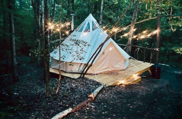 Glamping Bell Tent in a forest escape right next to the lake!