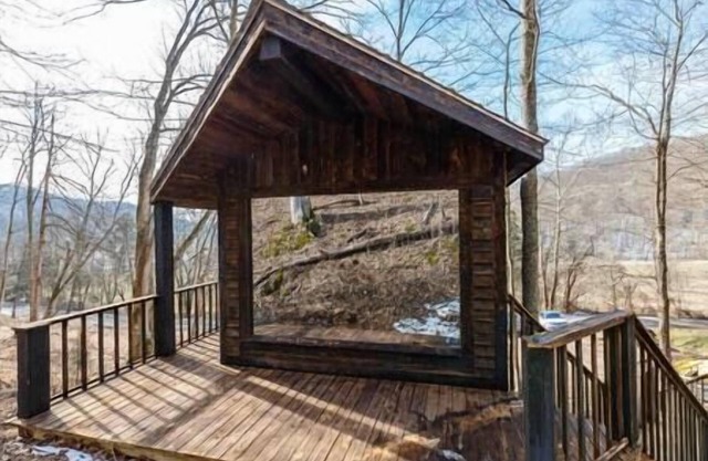 Glamping Cabin | Huge Window | Tree House Feel