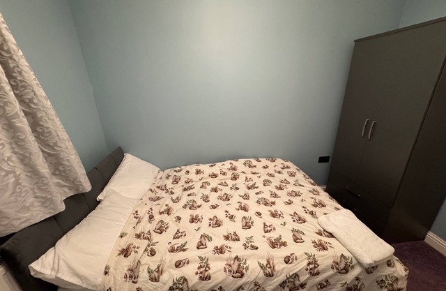 Glasgow 3 bed Guest House