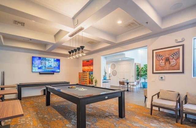 Glendale 2BD Stay | Near Stadium, King Bed + W/D
