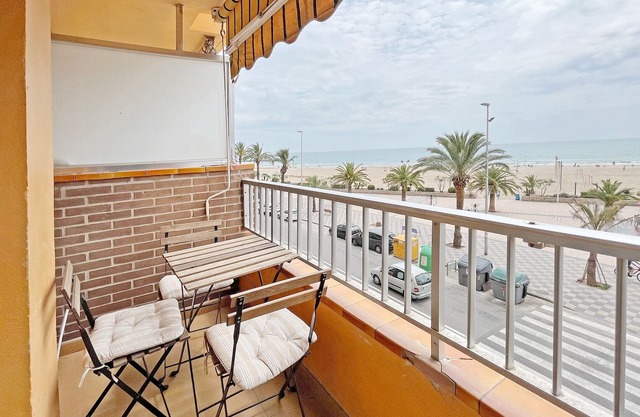 Global Properties: Beachfront apartment, Puerto de Sagunto