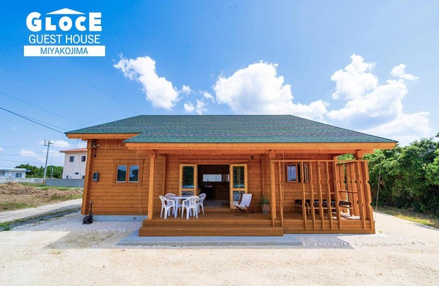 GLOCE 宮古島 LAPSl 与那覇前浜ビーチまで徒歩5分宮古島の自然と犬に癒されるオーナー同居型ゲストハウス