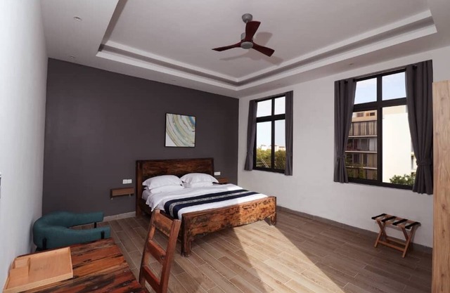 Glossy 1BR apartment w/wifi, gym & pool