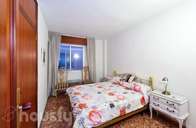 Gold Bedroom in the Center of Alicante