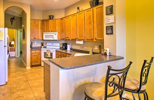 Gold Canyon Townhome w/Golf Course View!