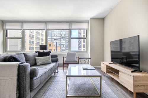 Gold Coast 2BR w Gym Roof nr Water Tower CHI-389