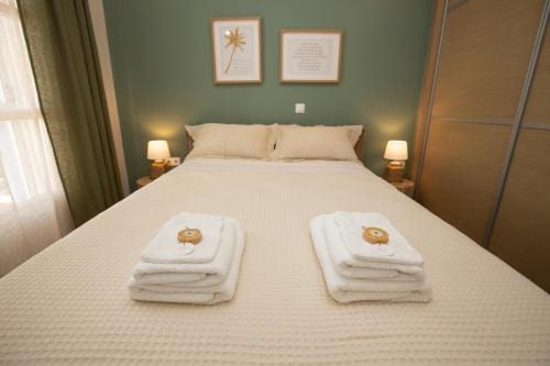 Golden Palm Tree Maisonette