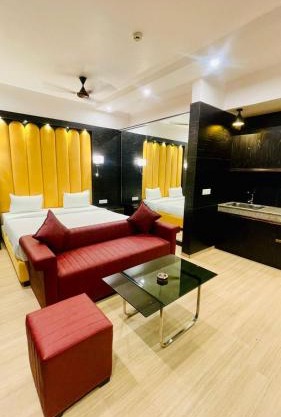 Golden Penthouse - Couple Friendly - DLF My Pad, Gomtinagar, Lucknow