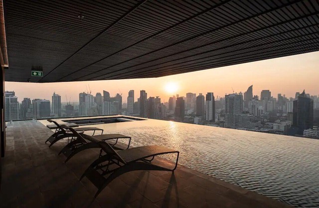 Golden 5-star condo