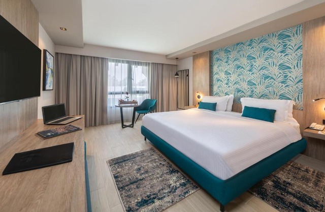 Golden Tulip El Mechtel