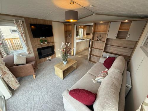 Goldfinch Lodge at Brickyard Lakes