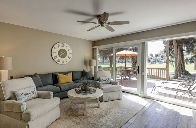 Golf course-front condo w/large deck & pool close beach, tennis, pickleball