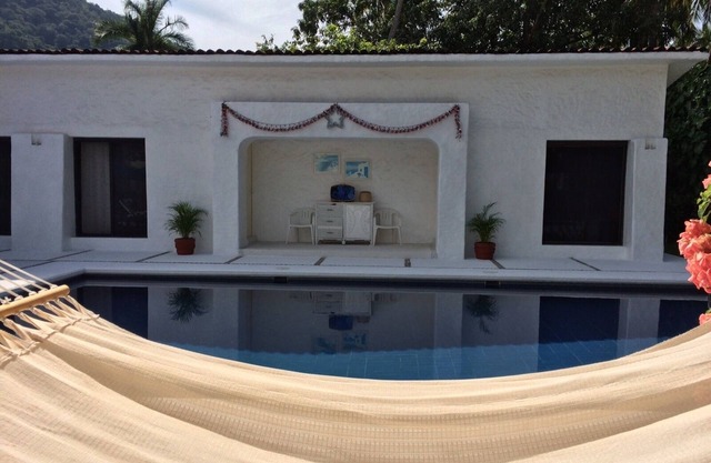 Golf (in Front Tee 11), Pool, Service, One Story, 4 Rooms, Internet, Palapa, Van