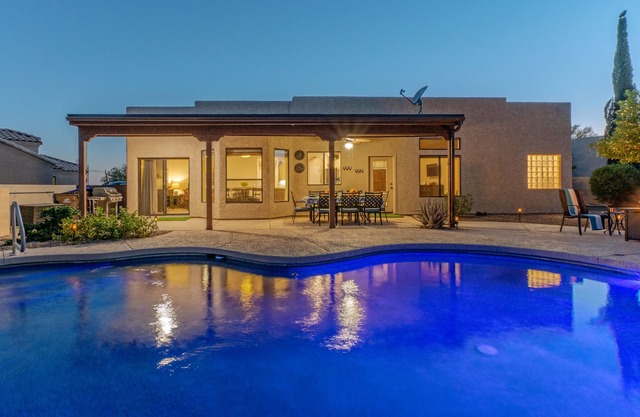 GOLF Oasis, MT Views, Htd POOL, Spa, Putt Green, Shuffleboard, Direct TV, 2 Bikes