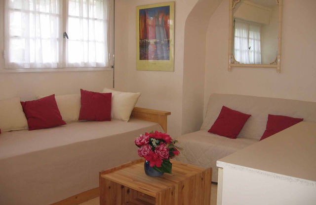 Golfe du Morbihan, 4-person apartment, private enclosed garden.