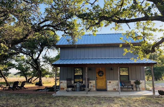 Gone West Ranch cabin in Fredericksburg