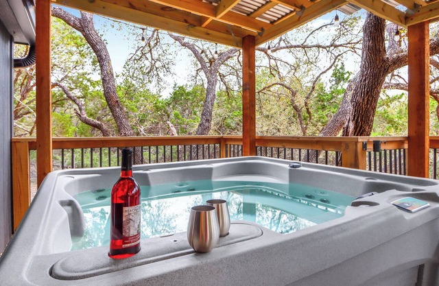 Good Day Treehouse I Hot tub, stargazing