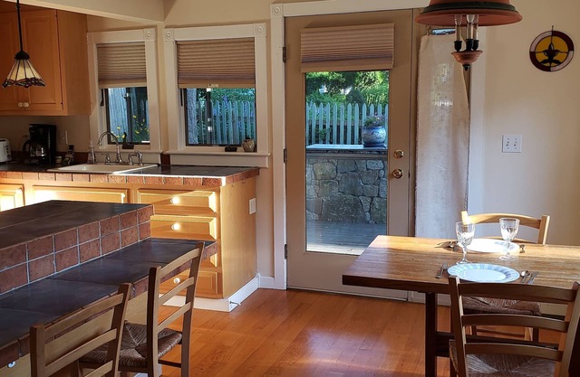 Good Harbor Beach Apt.- 6/10 mile