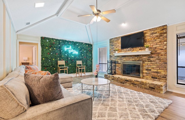 Good Vibes Casa 6 Beds/Game Room HUGE YARD