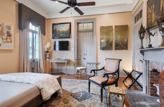 Gorgeous 1 Bed/1 Bath Just Steps to Magazine St and Garden District!