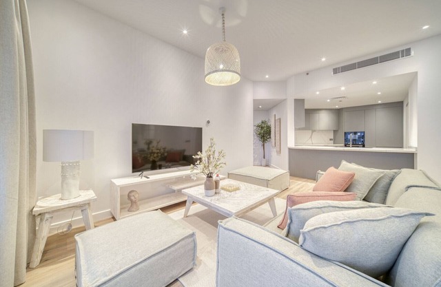 Gorgeous 2 Bedroom Apartment With Sea Views