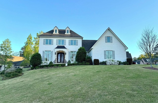 Gorgeous 5-bedroom Auburn University Club Gameday House with Pool!
