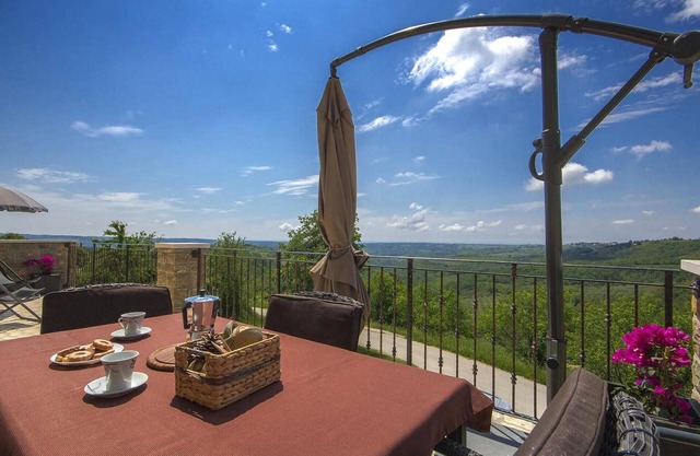 Gorgeous apartment in Buje with WiFi