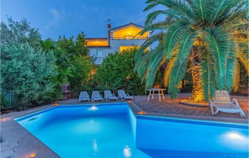 Gorgeous Apartment In Pula With Wifi