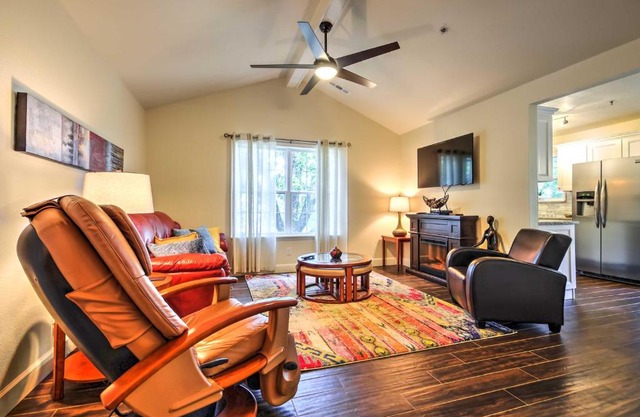 Gorgeous Condo with Resort Pool Near Branson Strip!