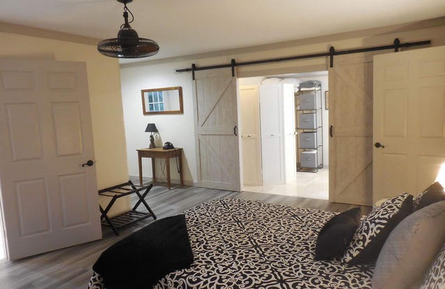 Gorgeous cottage w/pool on horse property in St. Augustine