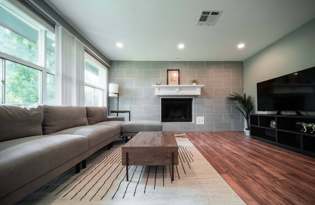 Gorgeous, Cozy, Cheerful 4 Bedroom home in Houston
