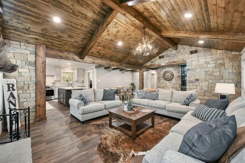 Gorgeous Family Cottage Ideal to Stargaze from the Deck in Texas