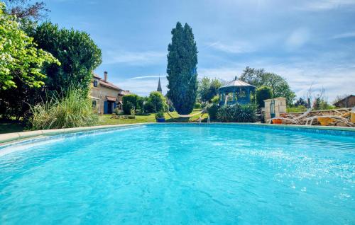 Gorgeous Home In Bosset