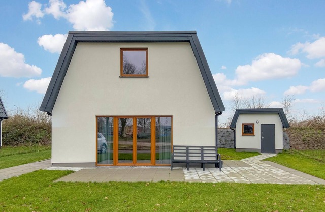 Gorgeous home in Den Oever with WiFi