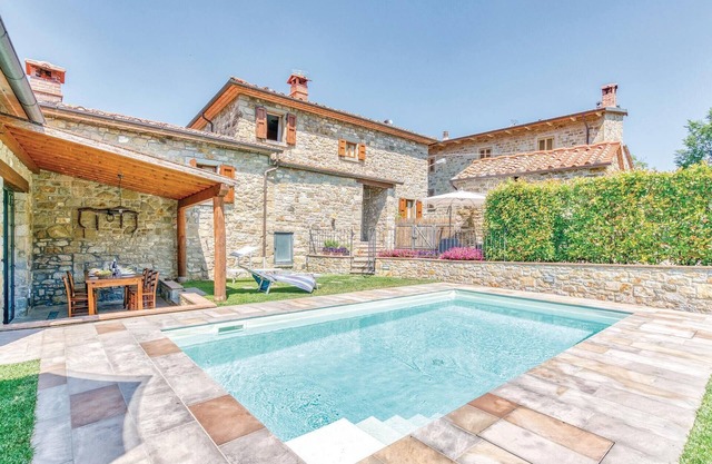 Gorgeous home in Chitignano -AR-