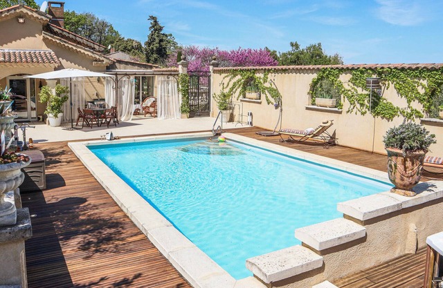 Gorgeous home in Vernègues
