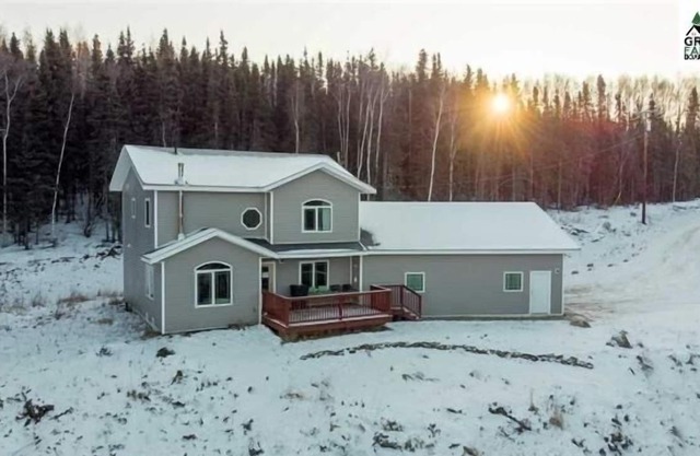 Gorgeous Home on 6 Acres w/ Outdoor Decks - 20 Minutes to Fairbanks!