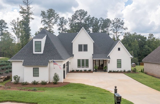 Gorgeous Home so close to Downtown Auburn and Auburn University!