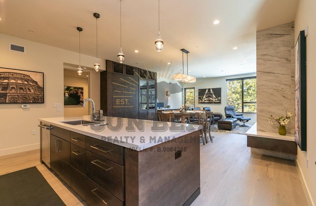 Gorgeous Lake View Condo in the Granite Place Luxury Condos!