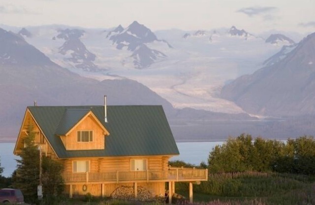 Gorgeous Log Home with Stunning Views, Hot Tub, Fire Pit & Infrared Sauna