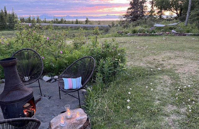 Gorgeous Modern Alaskan Home with Ocean/Mt View 10 minute walk to sandy beach