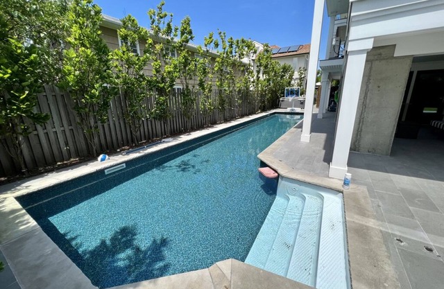 Gorgeous Modern Lido Beach home -Steps to Private beach. Heated pool, bikes,