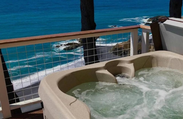 Gorgeous Oceanview! by OceanviewHotTubs Tesla Charging Oceanfront! Shelter Cove