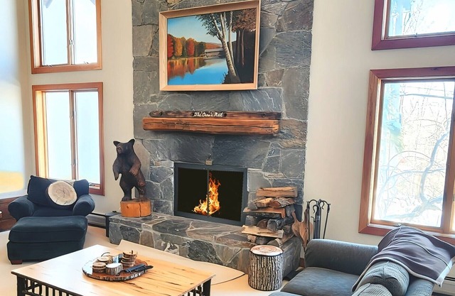 Gorgeous Stratton Mtn. Townhome, 5 min Walk to Slopes and Village.