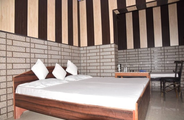 Goroomgo Kaushalya Residency Uttarakhand