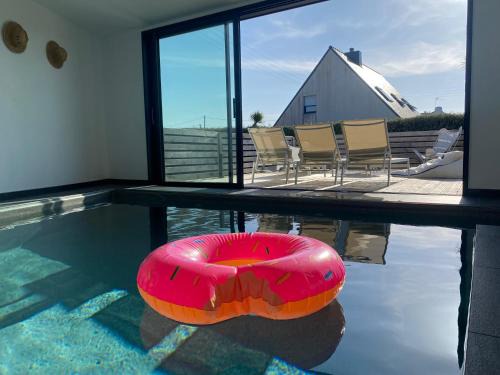 GOUELTOC- villa luxe piscine interieure spa 100 m de la plage 10 pers