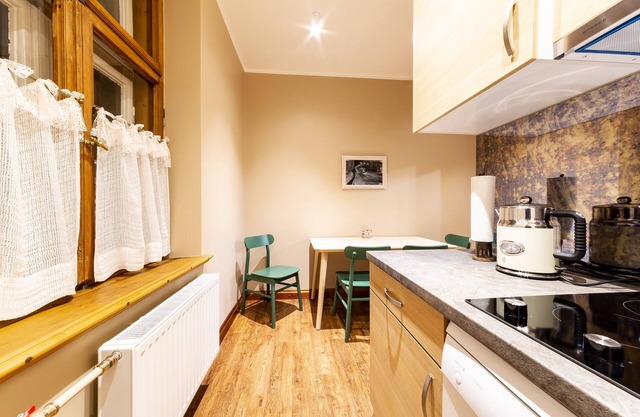 Gourmet Storie's AP 68sqm Renovated Free parking