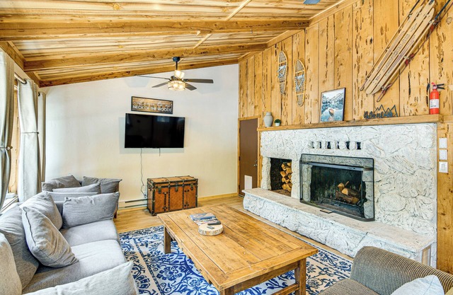 Graeagle Vacation Rental Cabin w/Game Room!