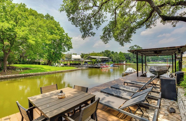 Granbury Home w/Waterfront Deck: 5 Mi to Downtown