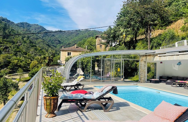 Grand Gîte au Cœur du Parc National des Cévennes Piscine Couverte et Chauffée